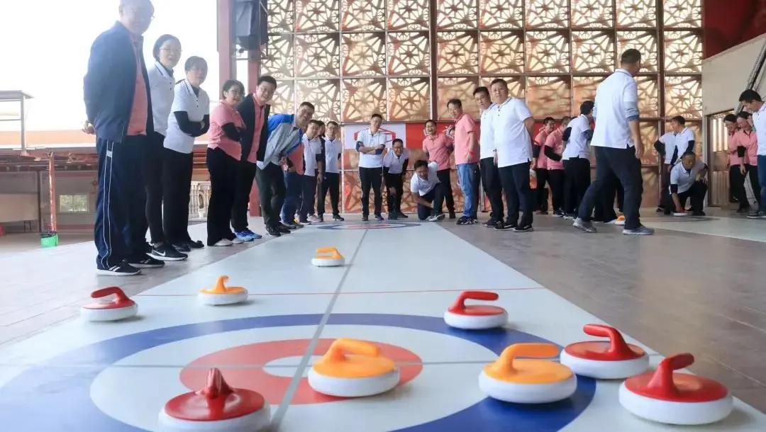 适合大人们玩的团建游戏,团建趣味新游戏