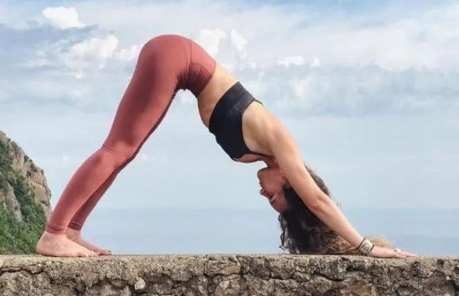 瑜伽拜日能量,瑜伽拜日式对身体的好处