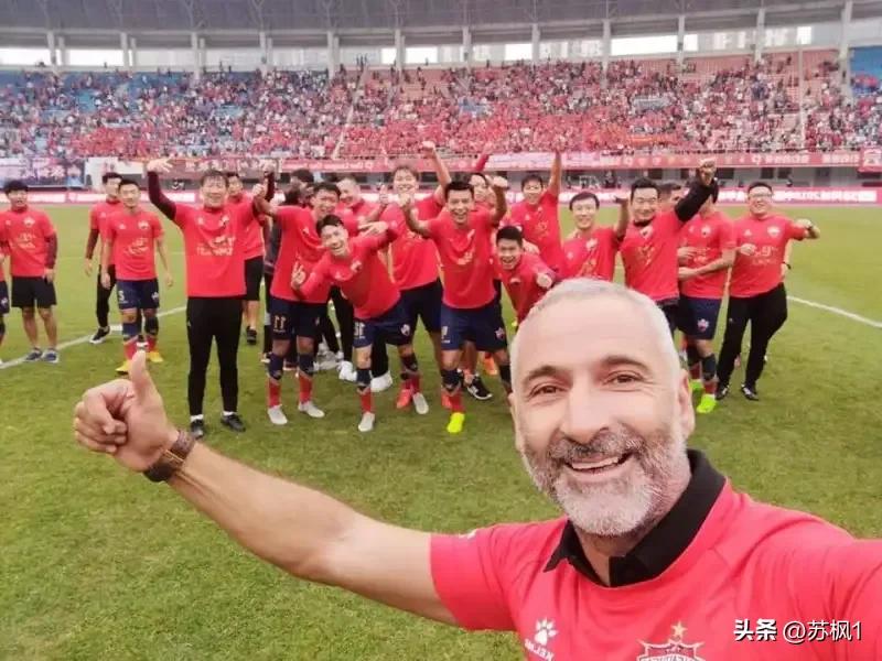 国足教练李铁的工资是多少,国足主教练李铁工资