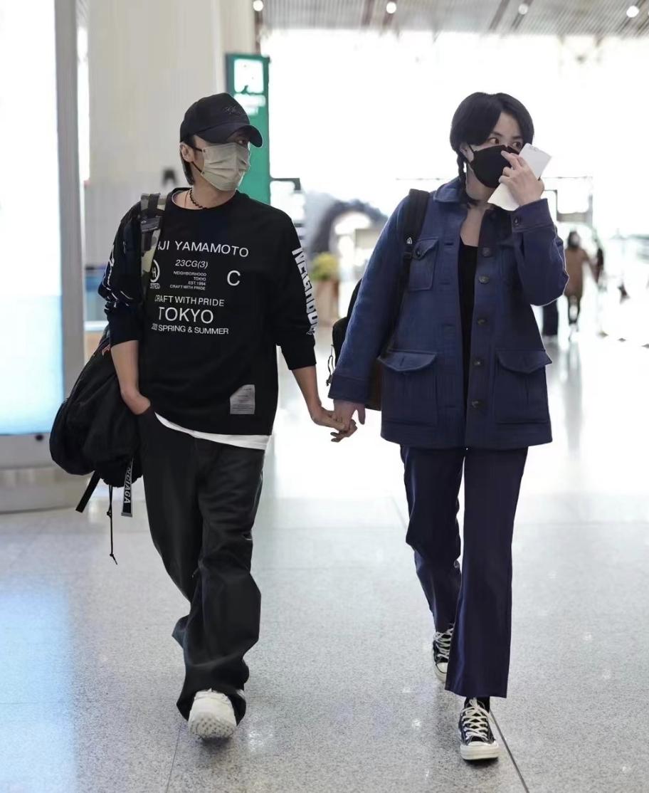 王菲谢霆锋牵手的轰动程度,王菲谢霆锋的坎坷十年经历