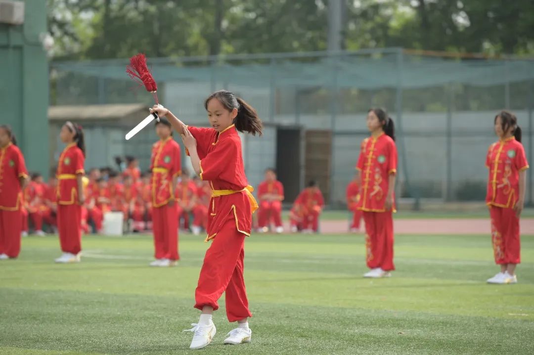 两千学生霸气登场的中杉金杉树体育节！泰酷辣！