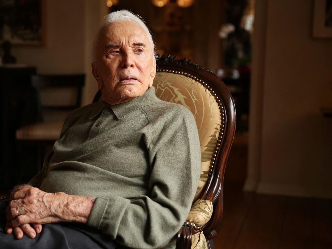 泽塔·琼斯：守了花心老公23年，女儿像父亲，儿子遗传她的高颜值