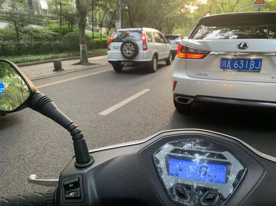 豪爵虎鲨vx125真实测评,豪爵虎鲨vx125和铃木ue125买哪个好