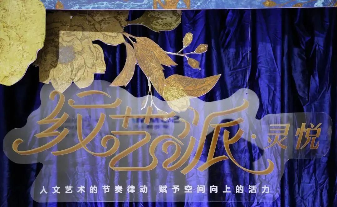 “特别爱”的萨米特：一片砖之外，不仅仅和用户“谈感情”