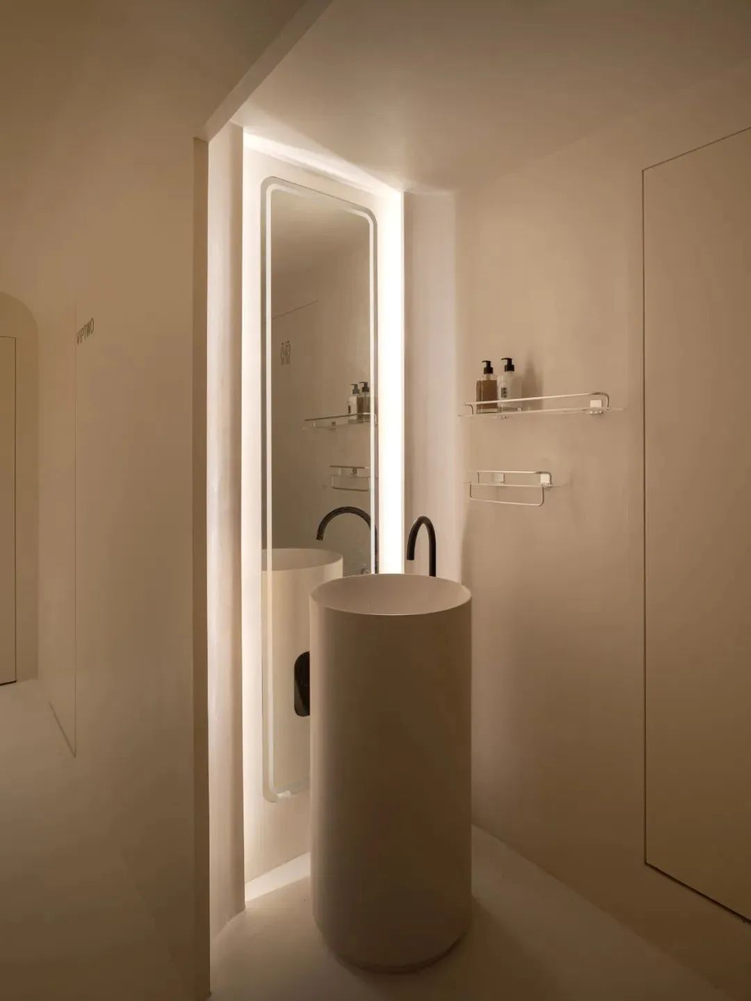 法式奶油风装修美容院,优雅净白空间设计