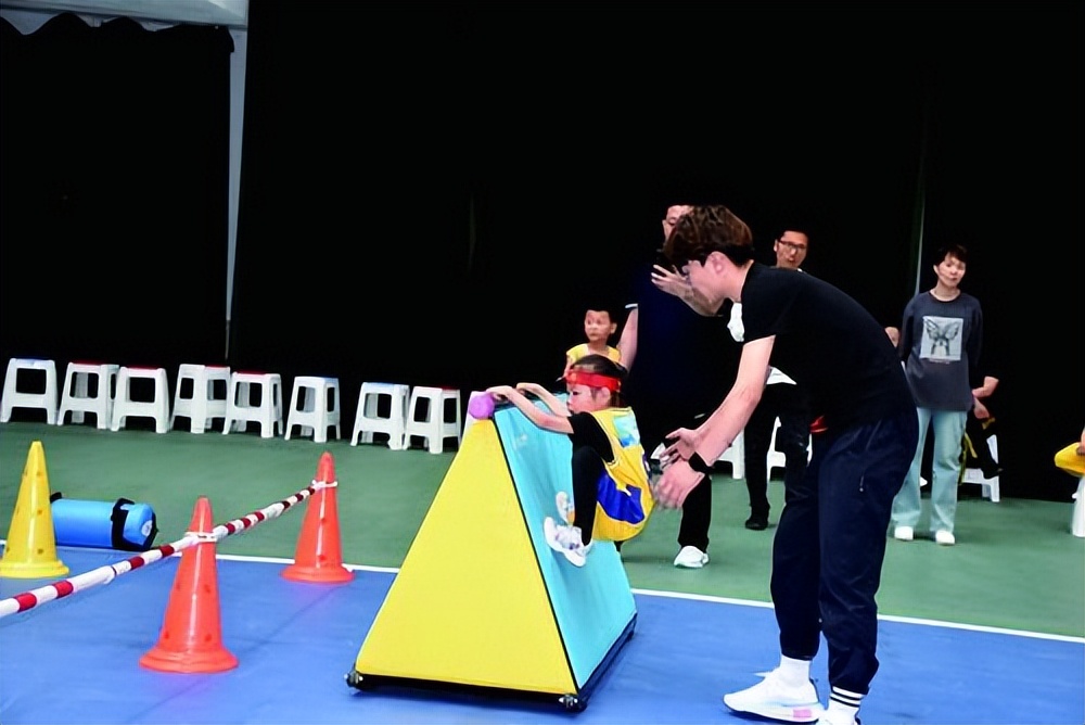 赤峰搏击比赛儿童,赤峰青少年摔跤比赛