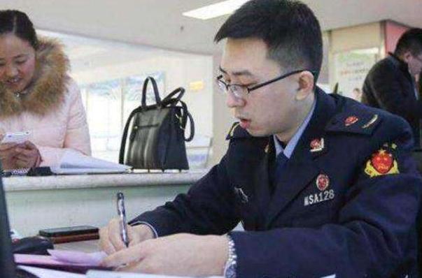 女公务员嫁什么职业比较好,女孩考公务员报考什么职业最好