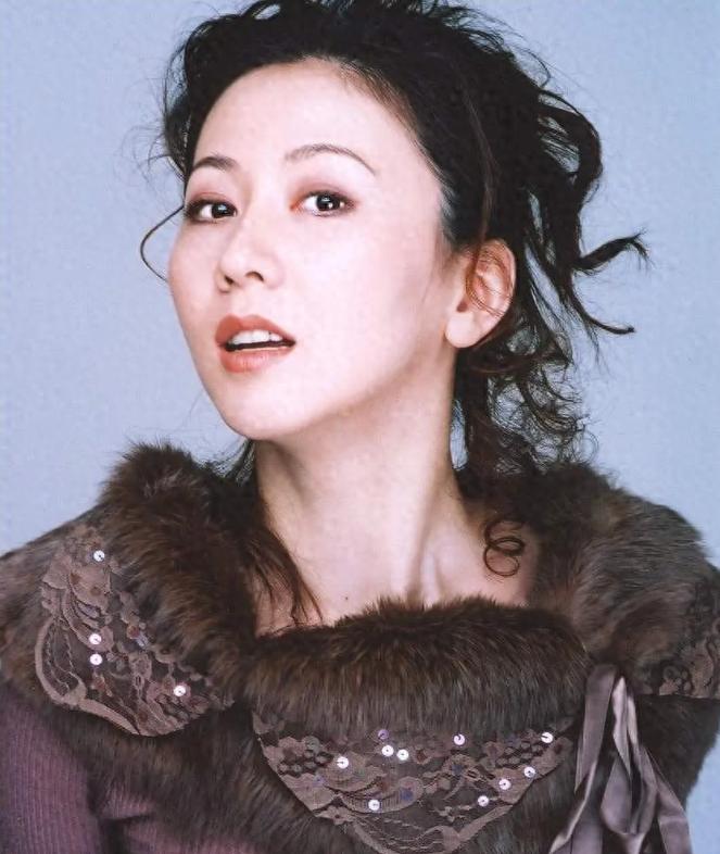 全裸写真第一人，走红后“家破夫散”，汤加丽如今过的怎么样？