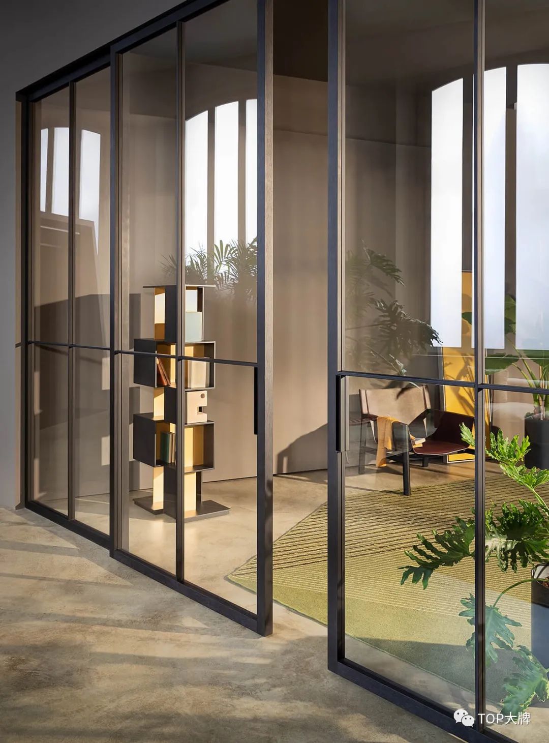 意大利轻奢顶级卧室门,意式轻奢风格隐形门