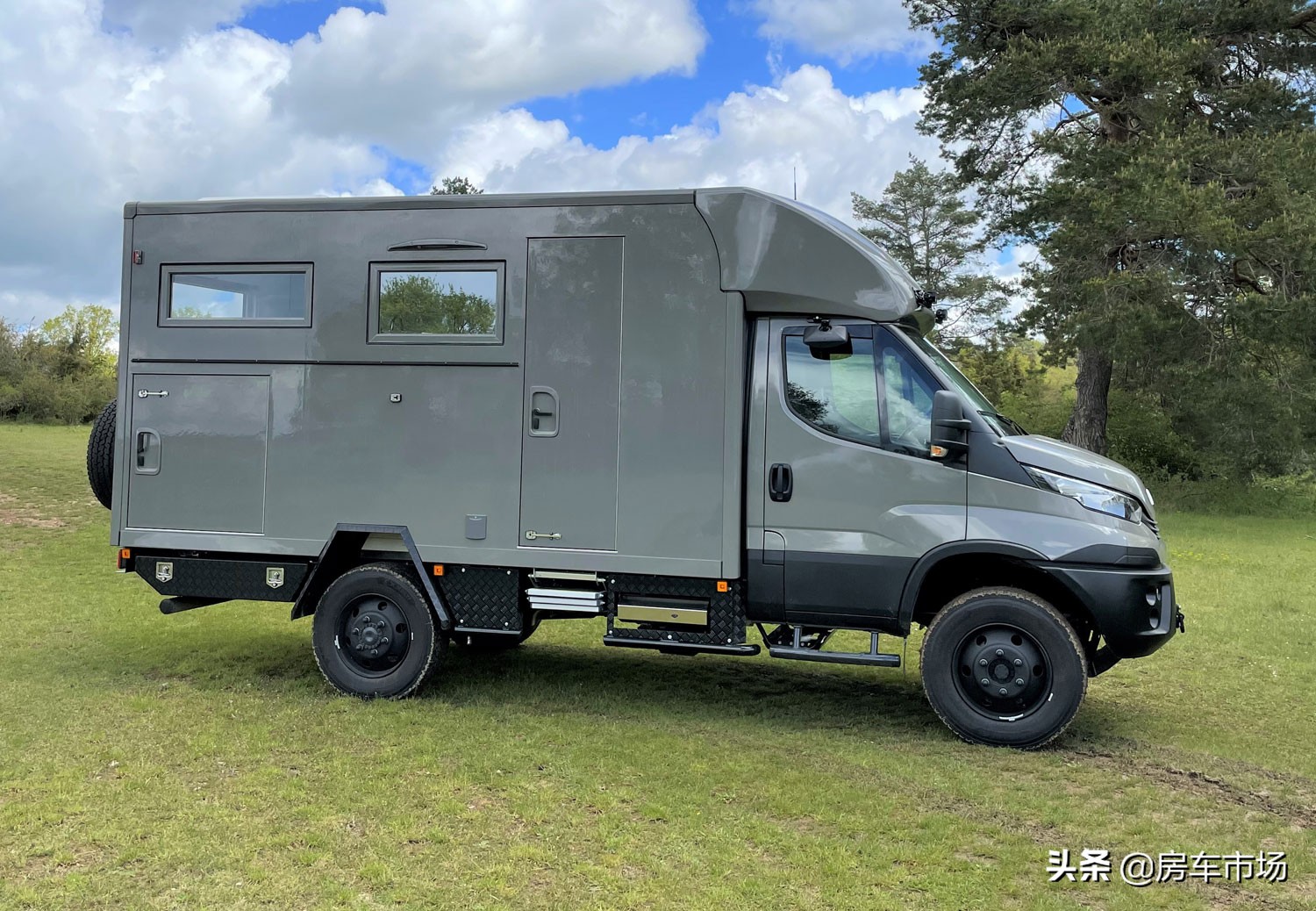 飞翔进口依维柯小额头房车最新款,赛德依维柯房车c型小额头价格