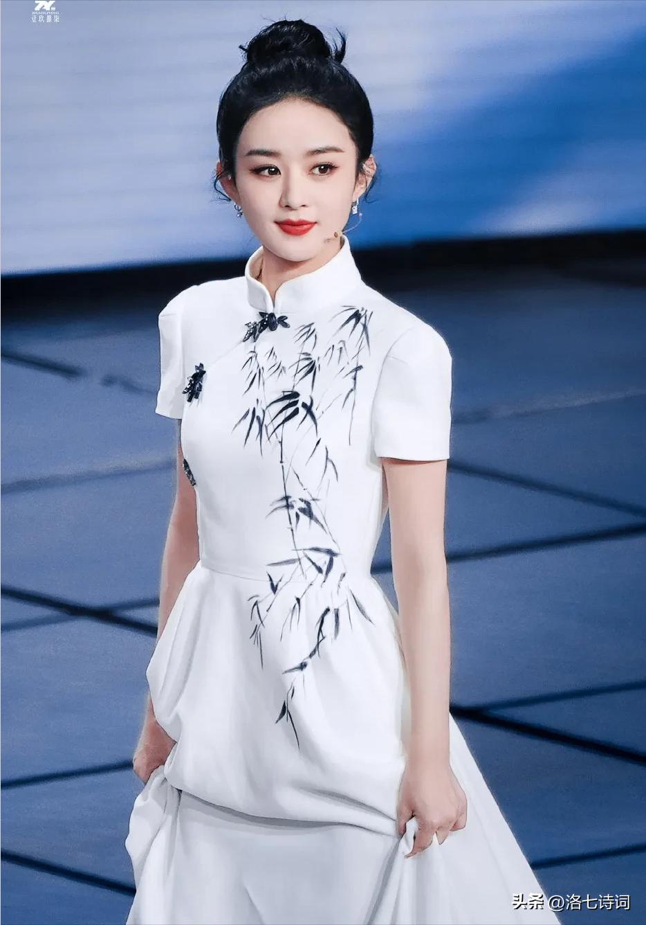 春晚赵丽颖满庭芳国色出场全过程,赵丽颖满庭芳国色是真唱吗