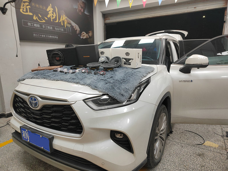 丰田威兰达改大柏林音响,丰田威兰达音响改装案例