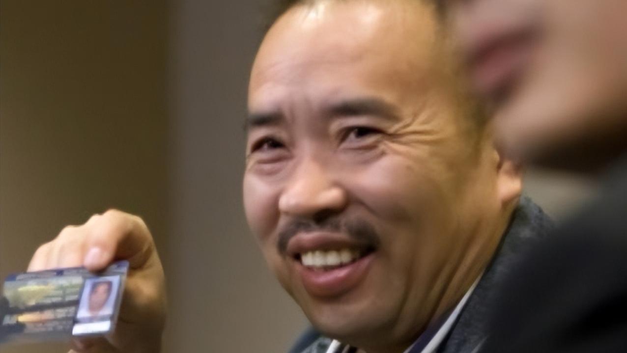 “海关巨贪”杨前线，贪财好色*养包***妇情**被判死刑，下场大快人心