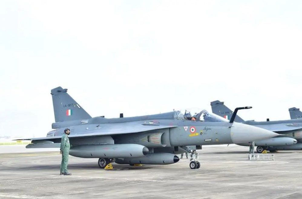 枭龙战斗机马来西亚,枭龙战机和印度光辉战机数据对比