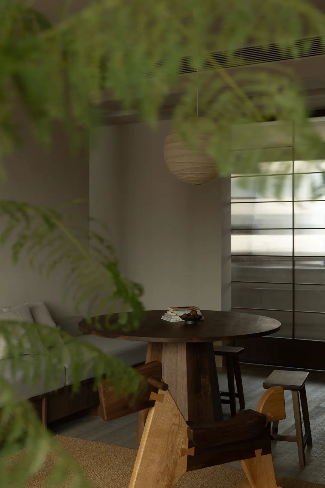 优雅简约居所设计,140平四居室摒弃繁琐回归自然