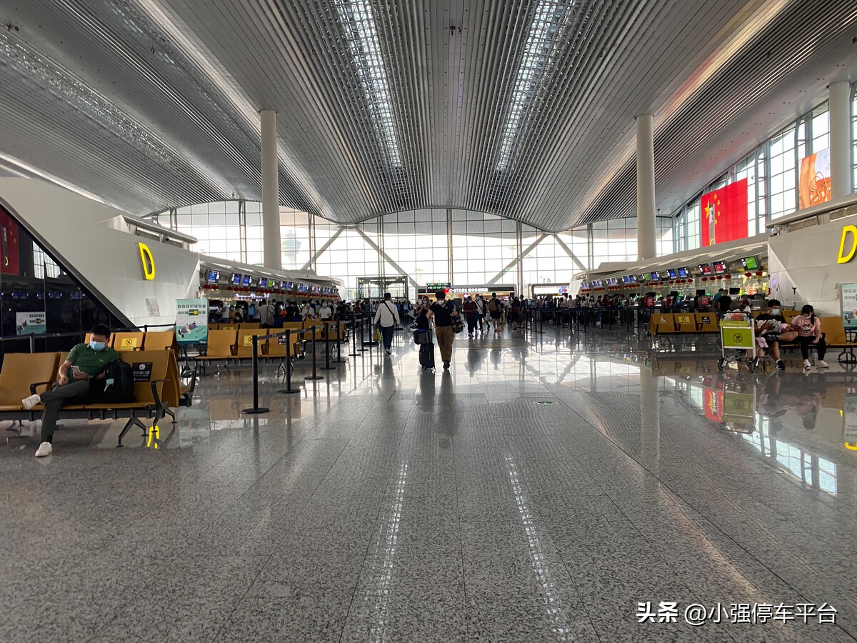 白云机场停车场免费停车两小时,白云机场停车场停3天多少钱