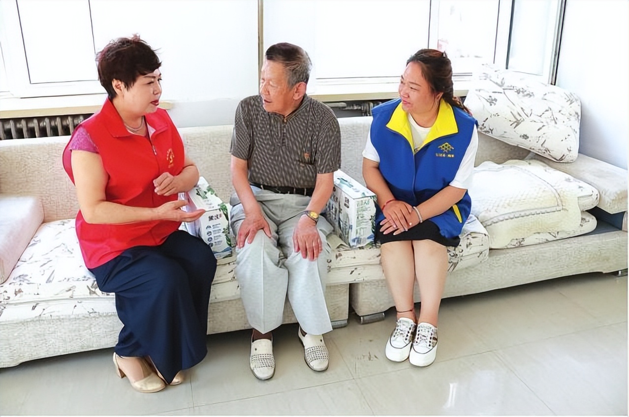 150个爱心记事本的护老故事