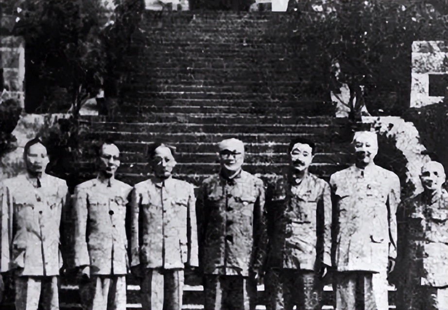 1997年，中央为何要将重庆与四川“分家”？事实证明邓公真高明