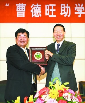 向美国捐钱的钟馨稼现状如何,钟馨稼给美国捐款