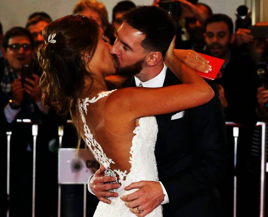 梅西与安东内拉步入婚姻殿堂,梅西承认和安东内拉的爱情