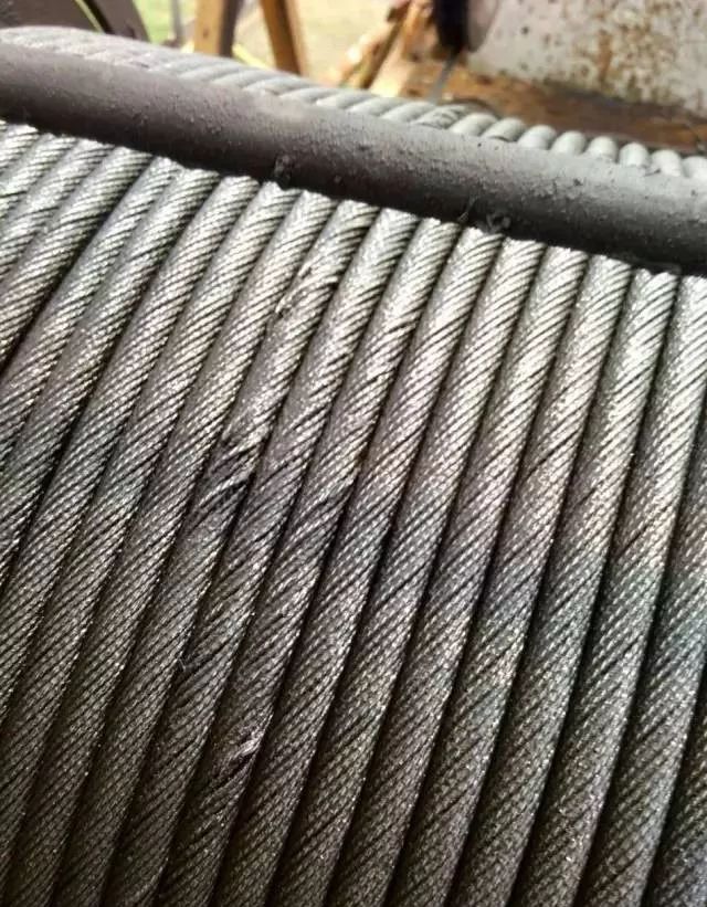 违章指挥造成重大事故怎么判刑,违章指挥造成1人死亡负什么责任