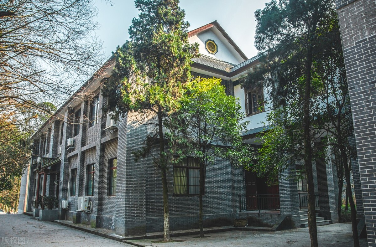 中专卫校有发展前途吗,初中毕业上卫校的前景怎么样