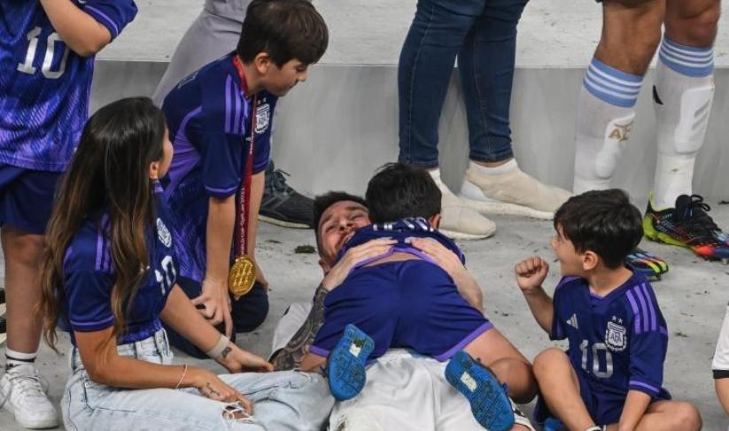 梅西世界杯夺冠亲吻安东内拉,梅西夺冠亲吻妻子