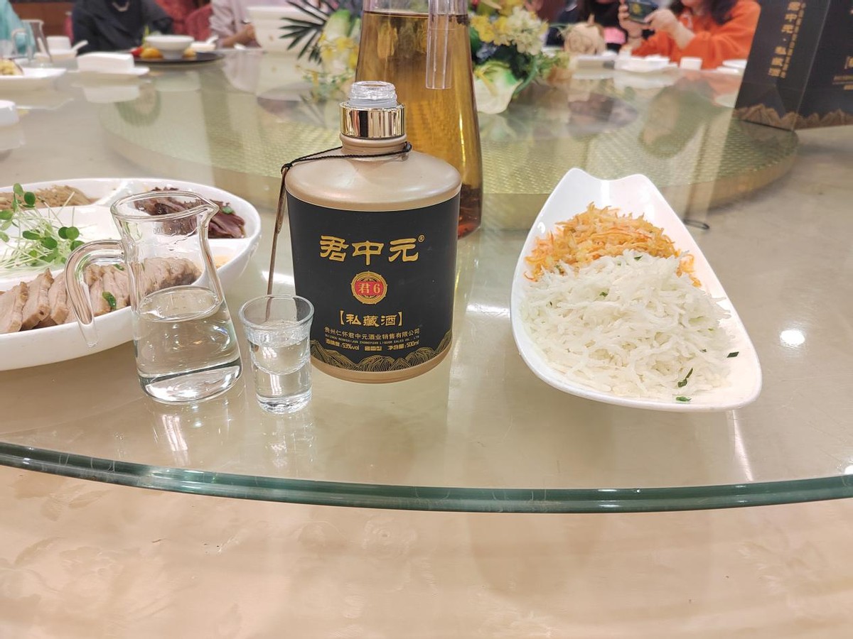 白酒喝了头疼什么原因怎么解决,喝完白酒为什么会想吐
