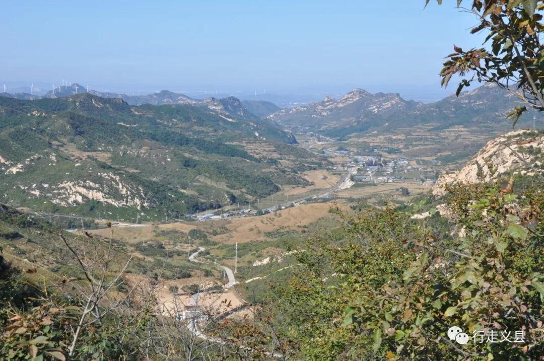 金秋十月看万山红遍层林尽染,金秋十月看红叶的诗句