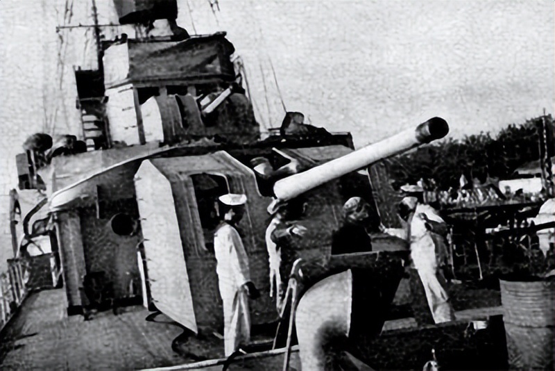 起义将领嫌解放军文化低不肯配合，毛主席问：你们是国民*党**员吧？