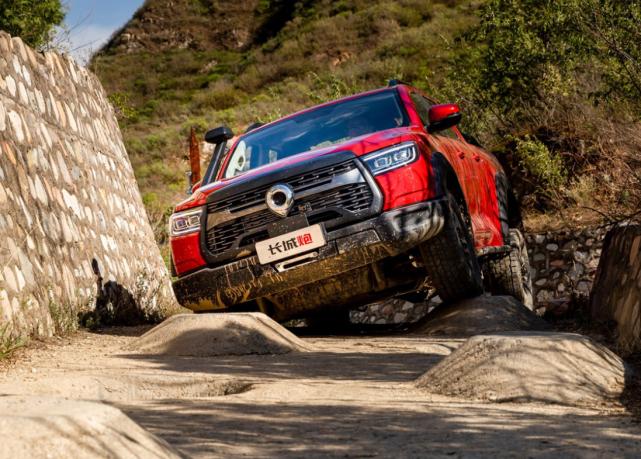 不足30万的大型皮卡,皮卡车可以拉货跟载人吗