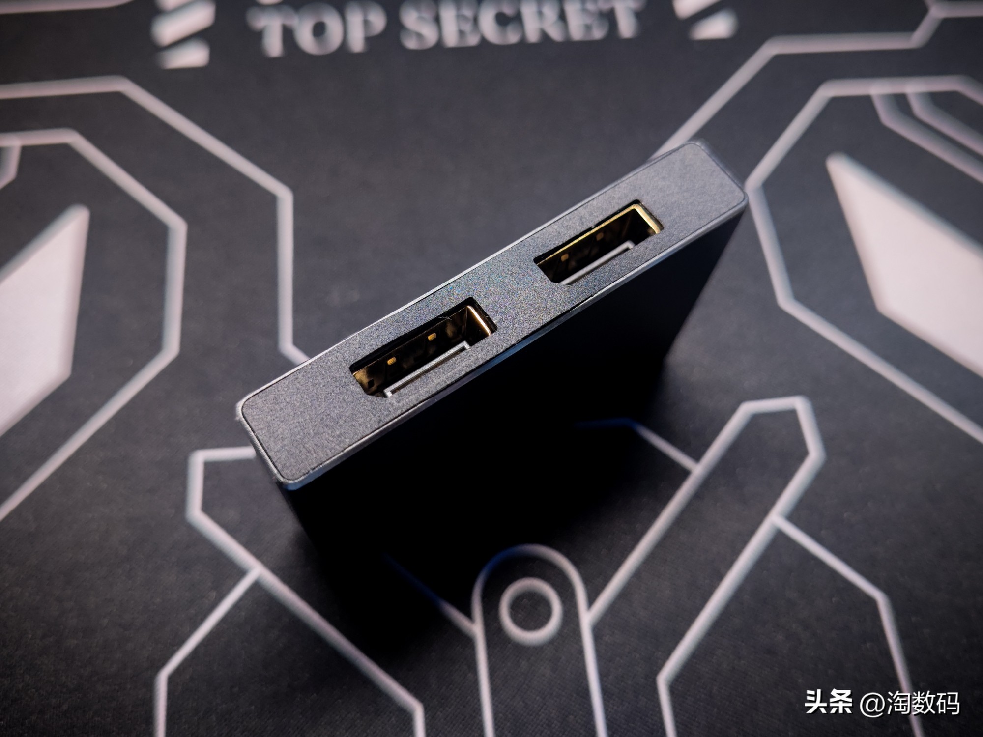 双主机双屏视频接口不够用？￥29块钱DP1.4一转二分线器晒单简评