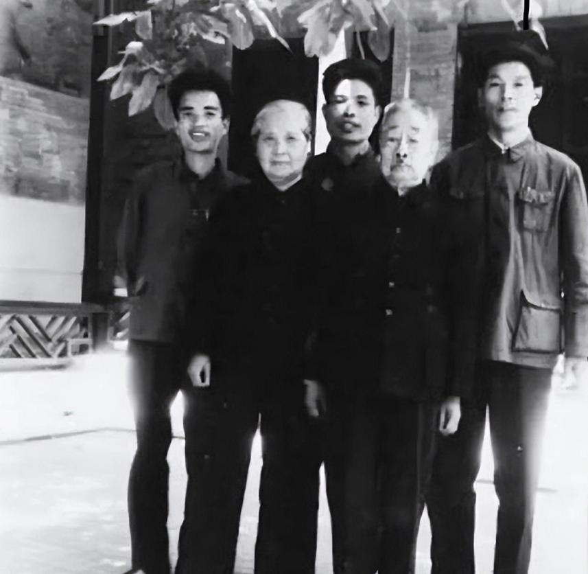 鲁迅儿时伙伴闰土的后裔情况,鲁迅少年玩伴闰土的晚年生活