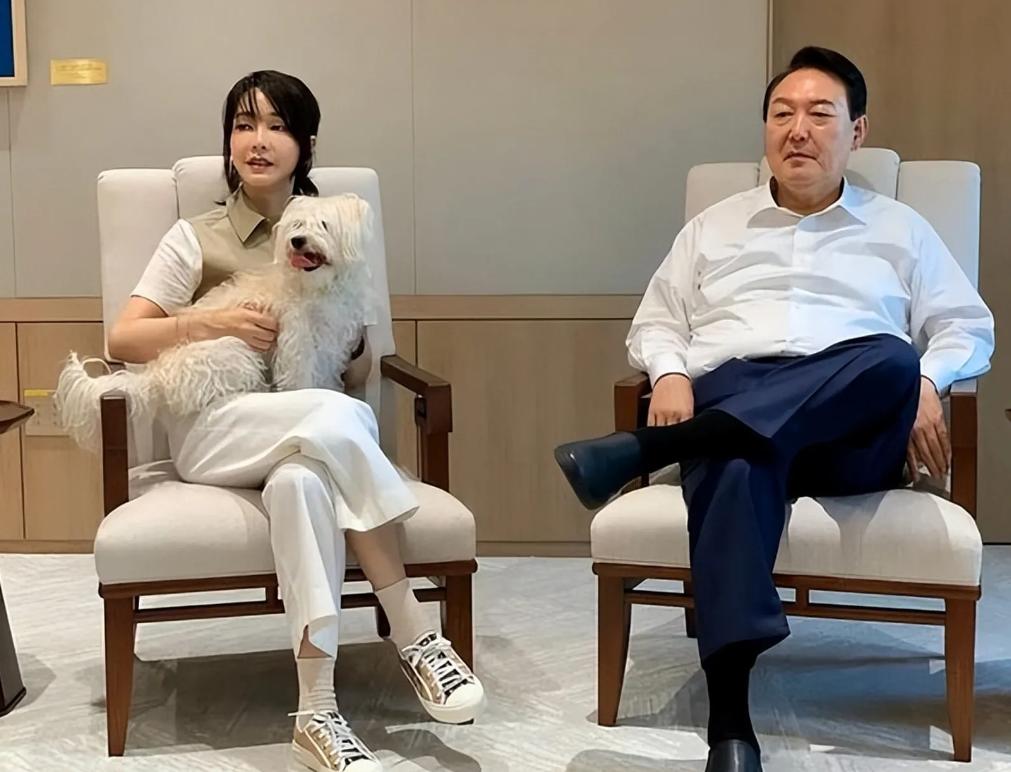 韩国第一夫人近照,韩国第一夫人美貌被质疑