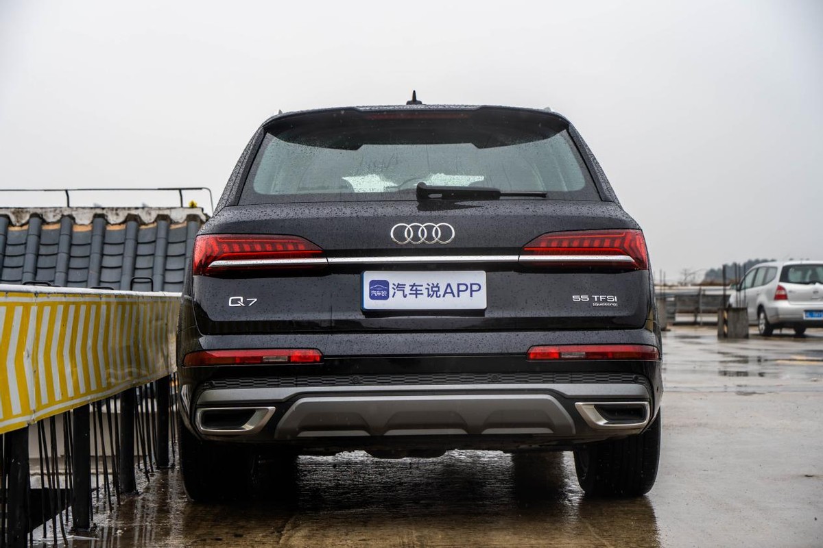 评测奥迪Q7,奥迪q72015款40tfsiquattro尊藏版七座