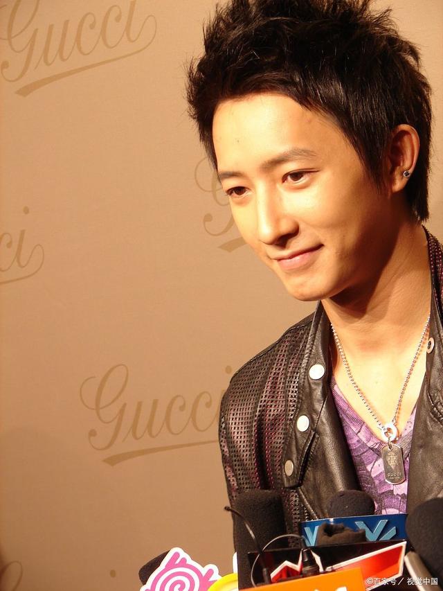 韩庚卢靖姗最新官宣,韩庚卢靖姗机场高调撒狗粮