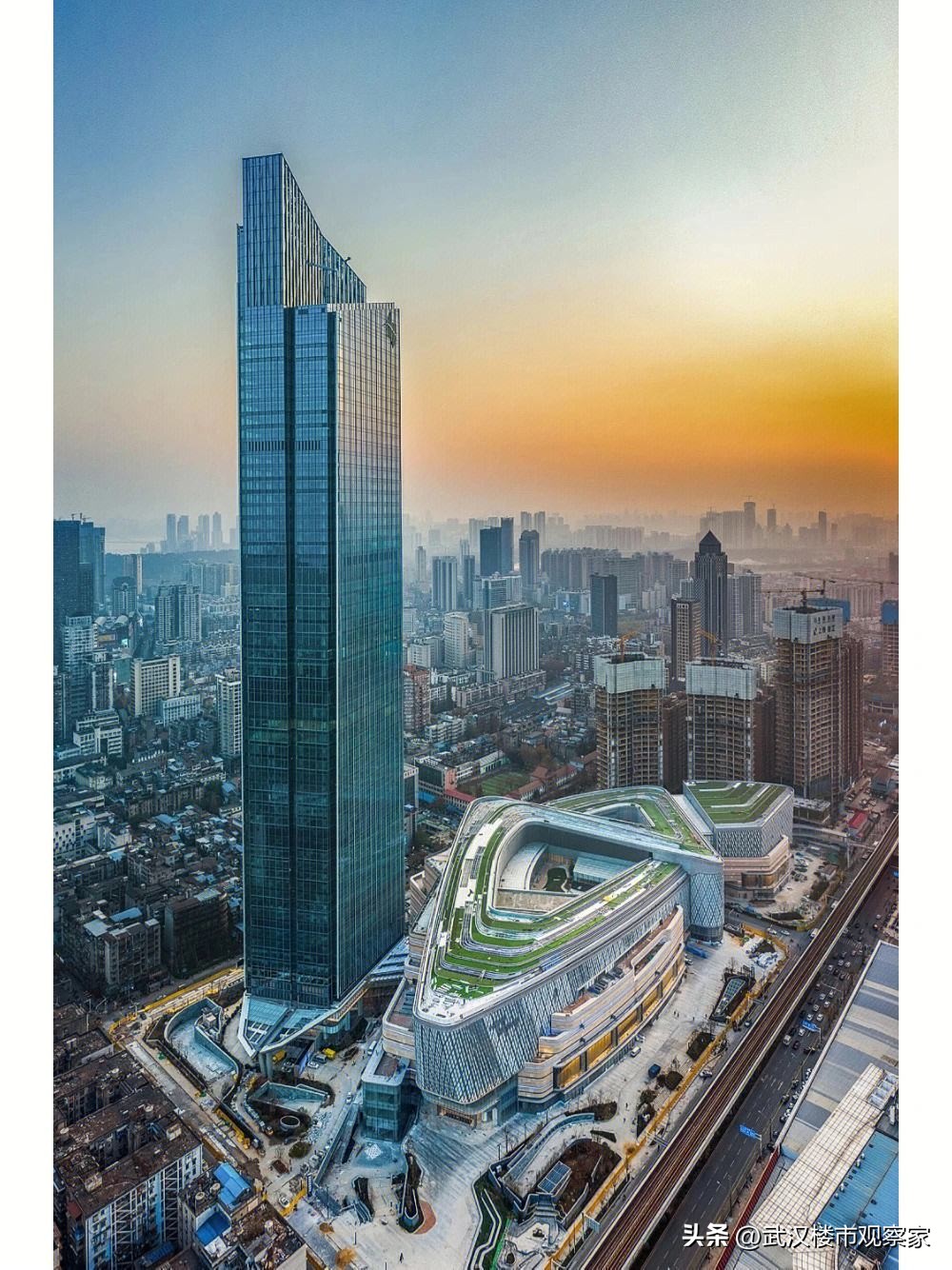 家乐福二七店闭店视频,光谷家乐福闭店现在由谁入驻