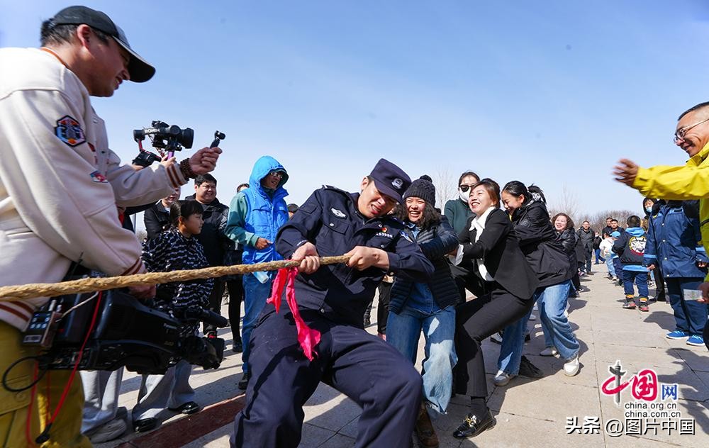 撞彩蛋、拔河、载歌载舞…中国俄罗斯族迎巴斯克节