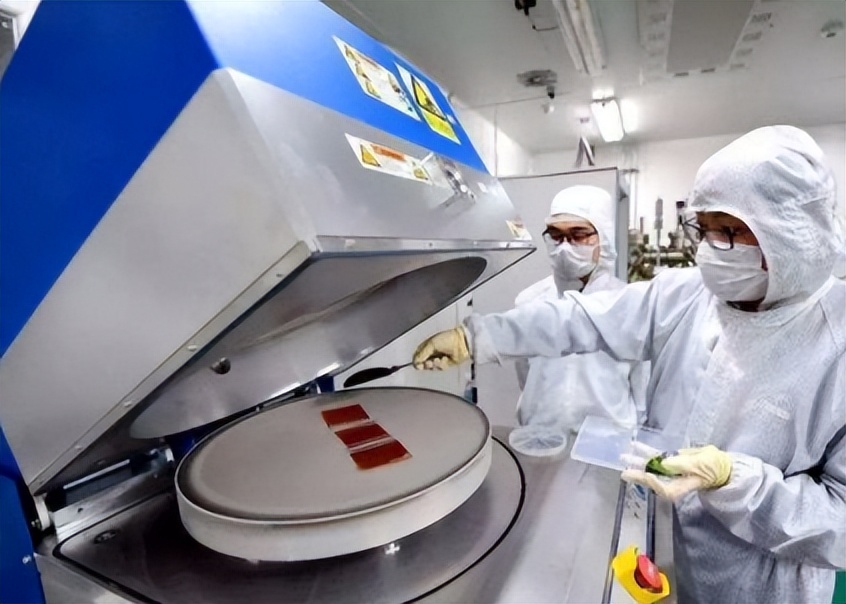 尼康宣布中标光刻机 (尼康光刻机和asml区别)