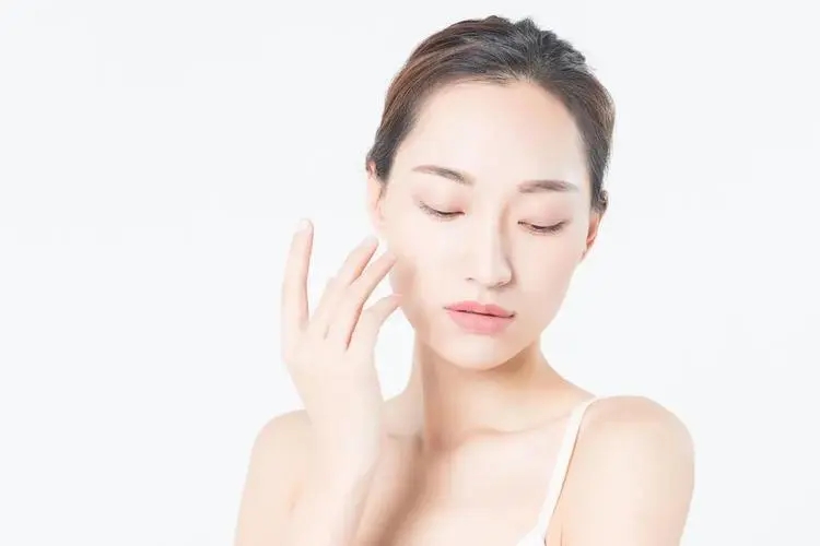 夏混油冬混干精华,夏混油冬混干冬天该用什么保湿