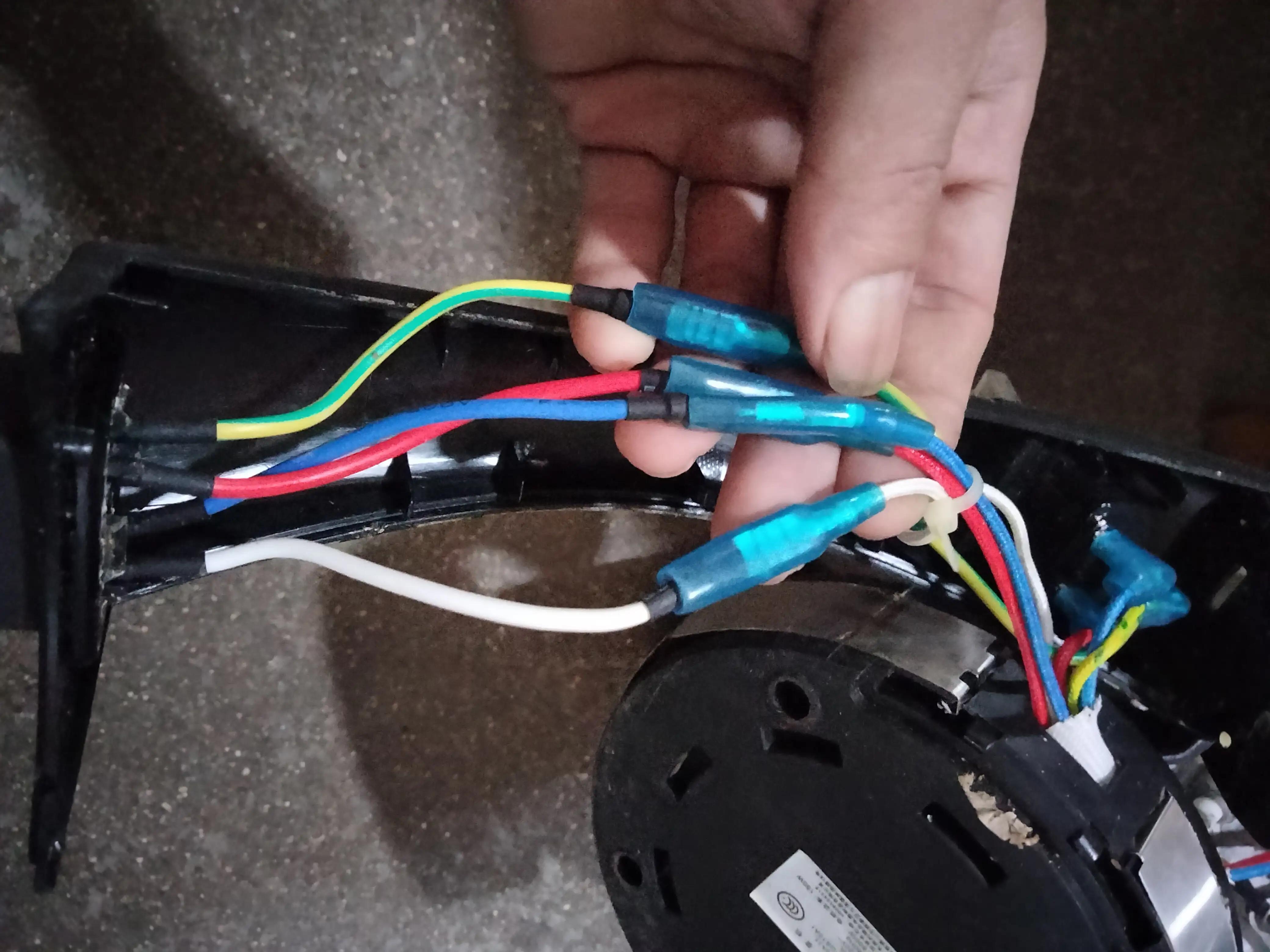 美的豆浆机电路板在哪个位置,美的豆浆机电路图