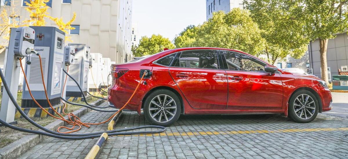 新能源汽车4倍市盈率,新能源汽车市值暴增分析