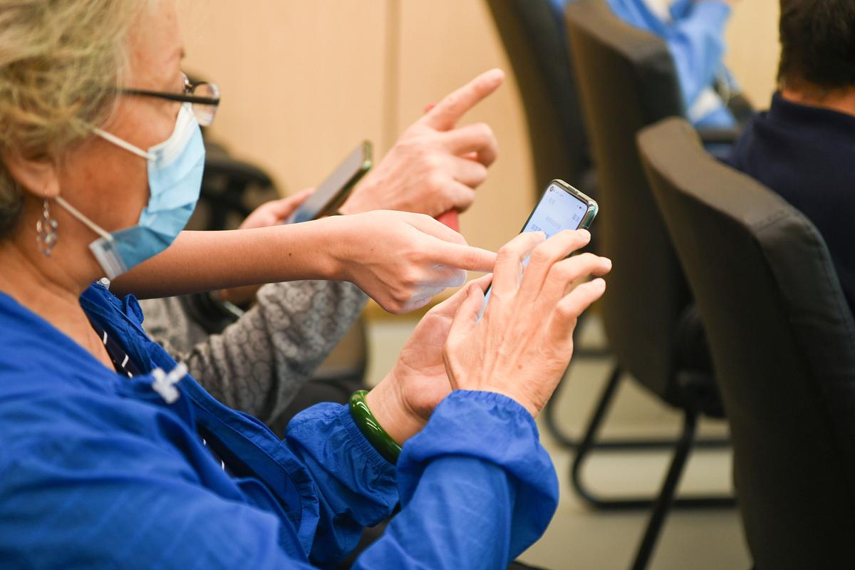 手机收到很多消息,手机收到这样的信息千万不要点