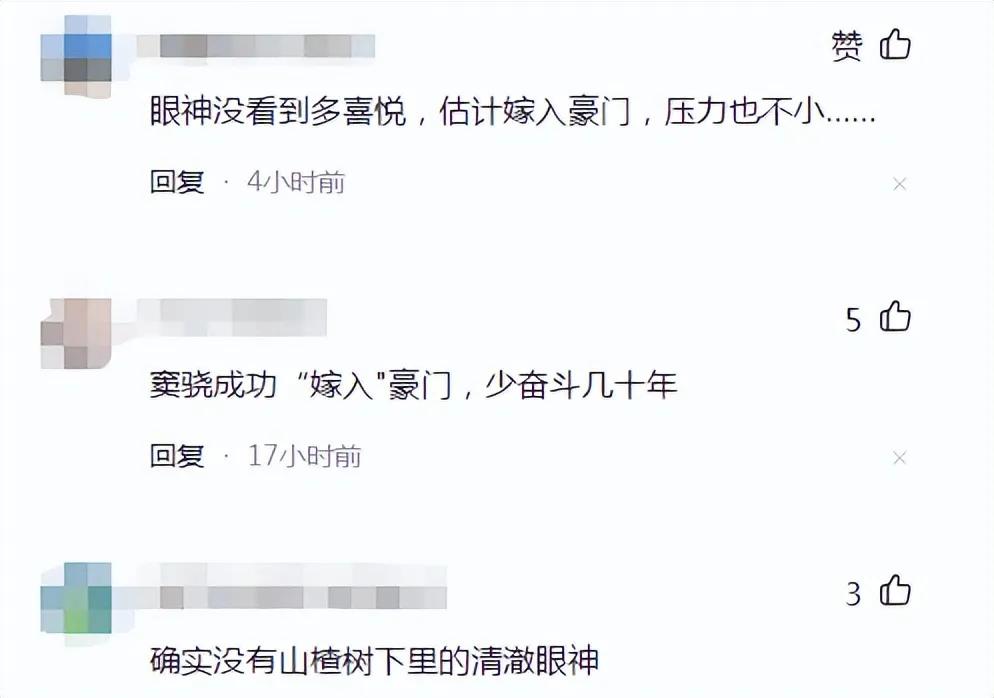 窦骁何超莲晒甜蜜合照,窦骁何超莲婚后首次同框