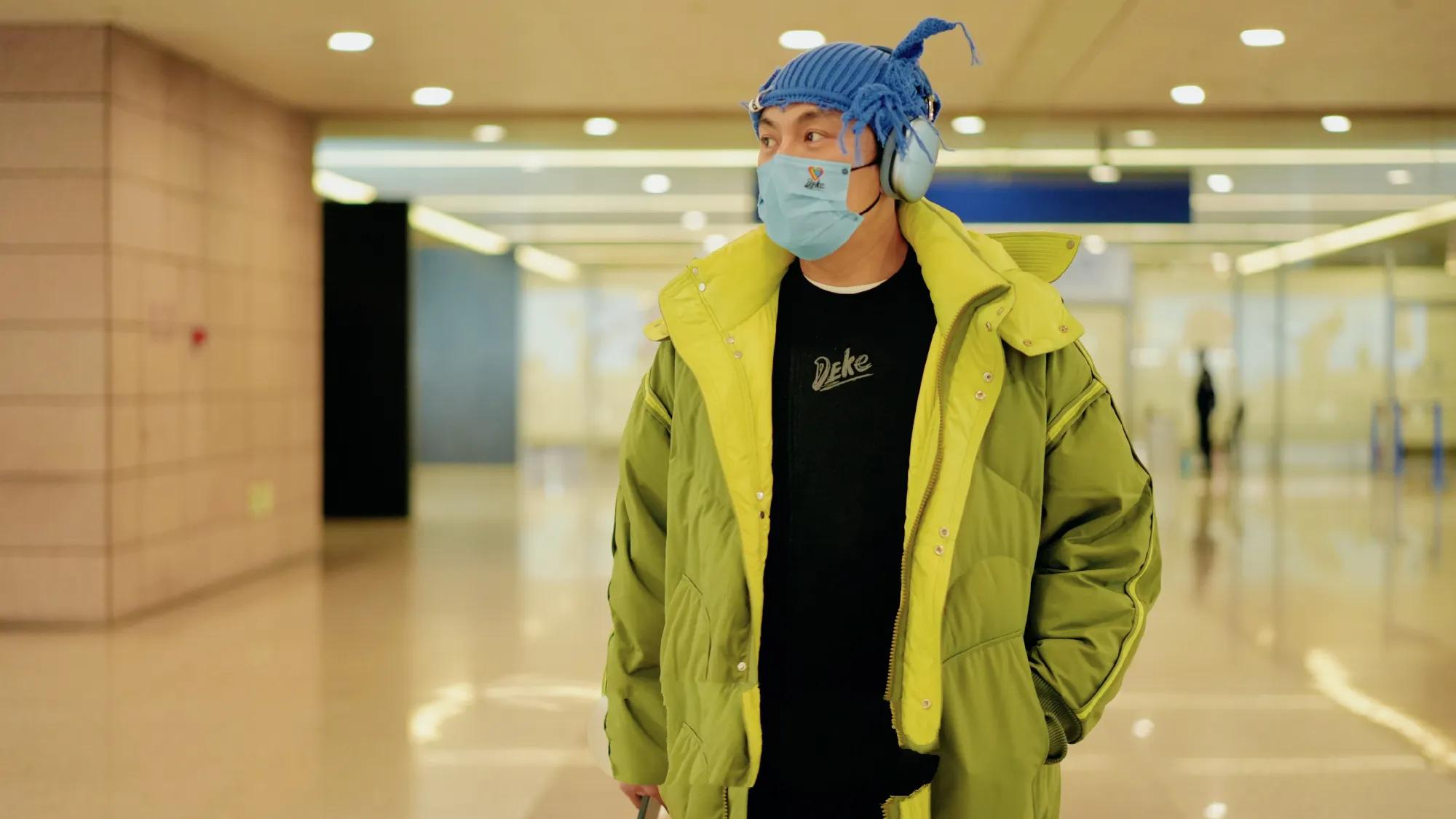 秦昊橘色羽绒服,秦昊同款外套