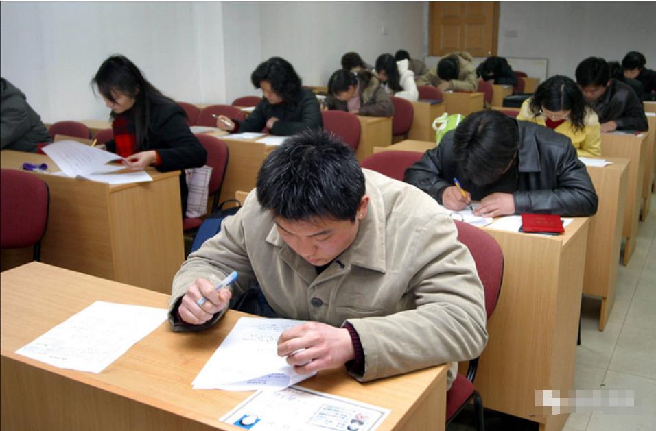 最适合报考公务员的十大专业解读,大专读什么专业适合考公务员