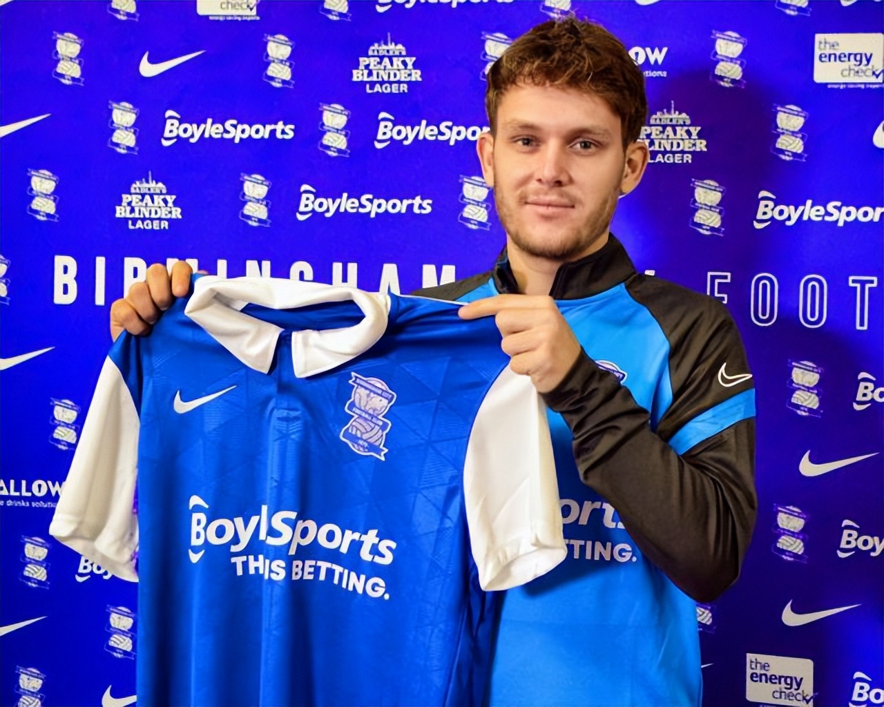 曾经的梅西现状,曾经的小将梅西