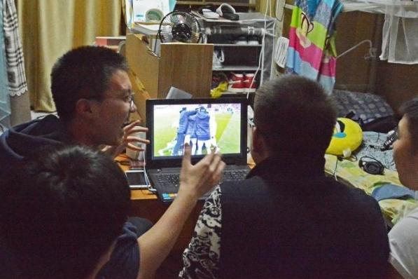 大学舍友半夜打游戏学校管吗,大学生宿舍打游戏影响别人休息