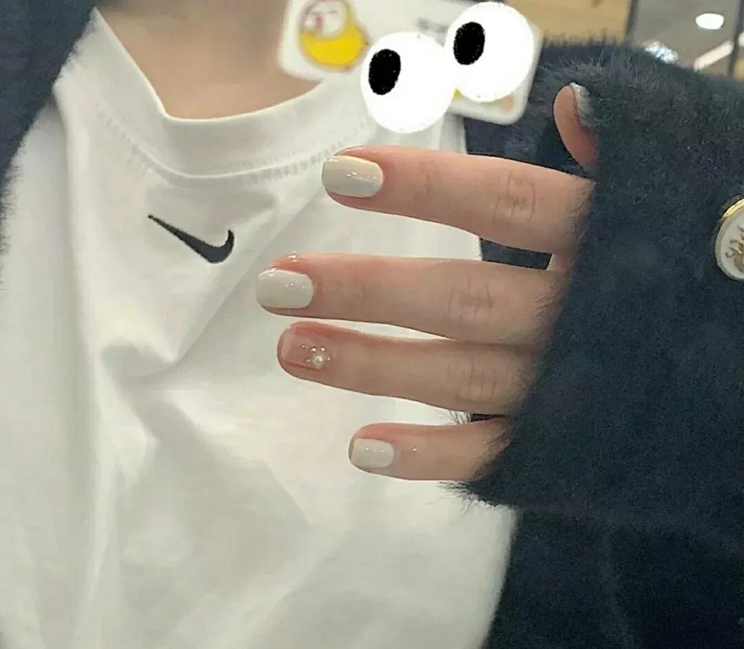 哑光美甲和亮面美甲,美甲教程和美甲技巧