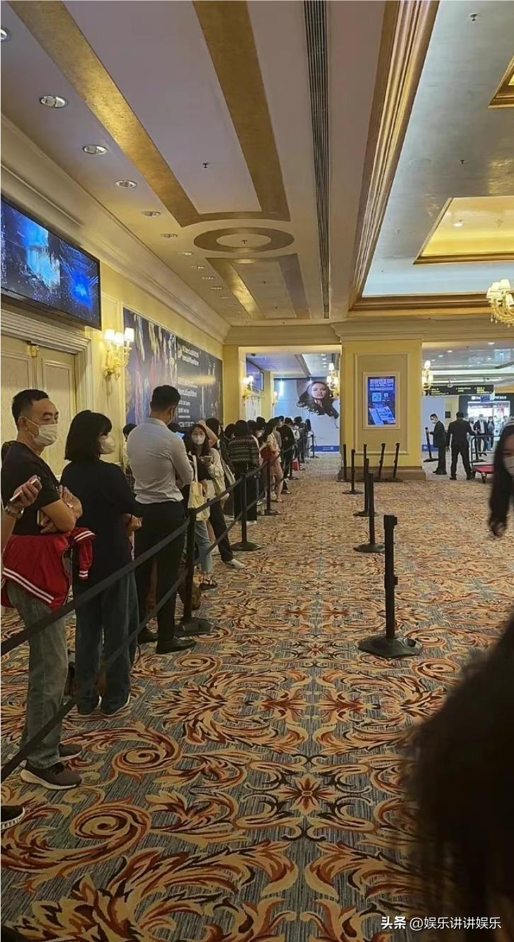 王一博街舞总决赛粉丝直拍,街舞现场王一博粉丝